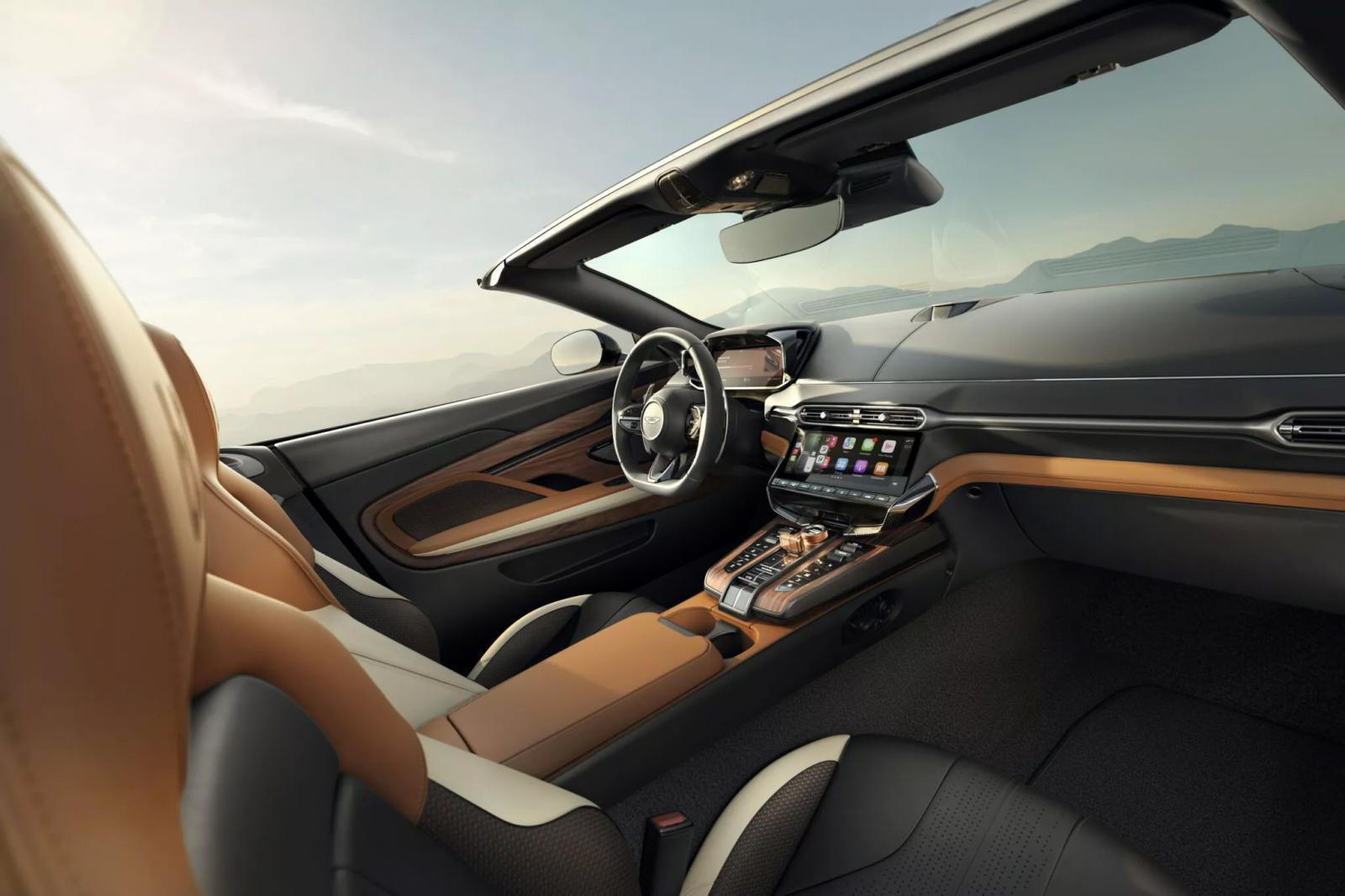 Aston Martin: 60 χρόνια Volante με δύο εντυπωσιακές DB12 και Vanquish